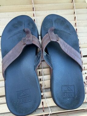 Reef Men’s Brown Strap Flip Flops with Black Footbed